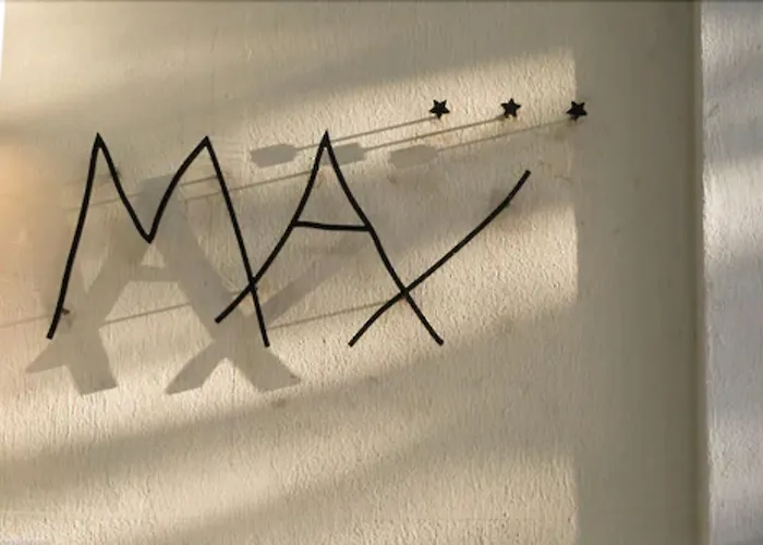 Max Париж
